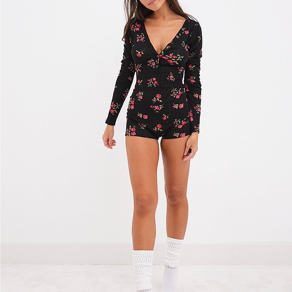 Floral Long Sleeve Romper - Picture 5 of 5